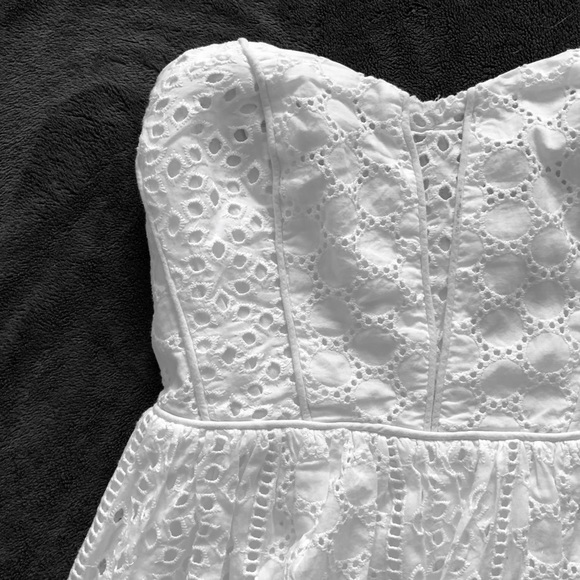 Eyelet mini dress - Picture 2 of 4